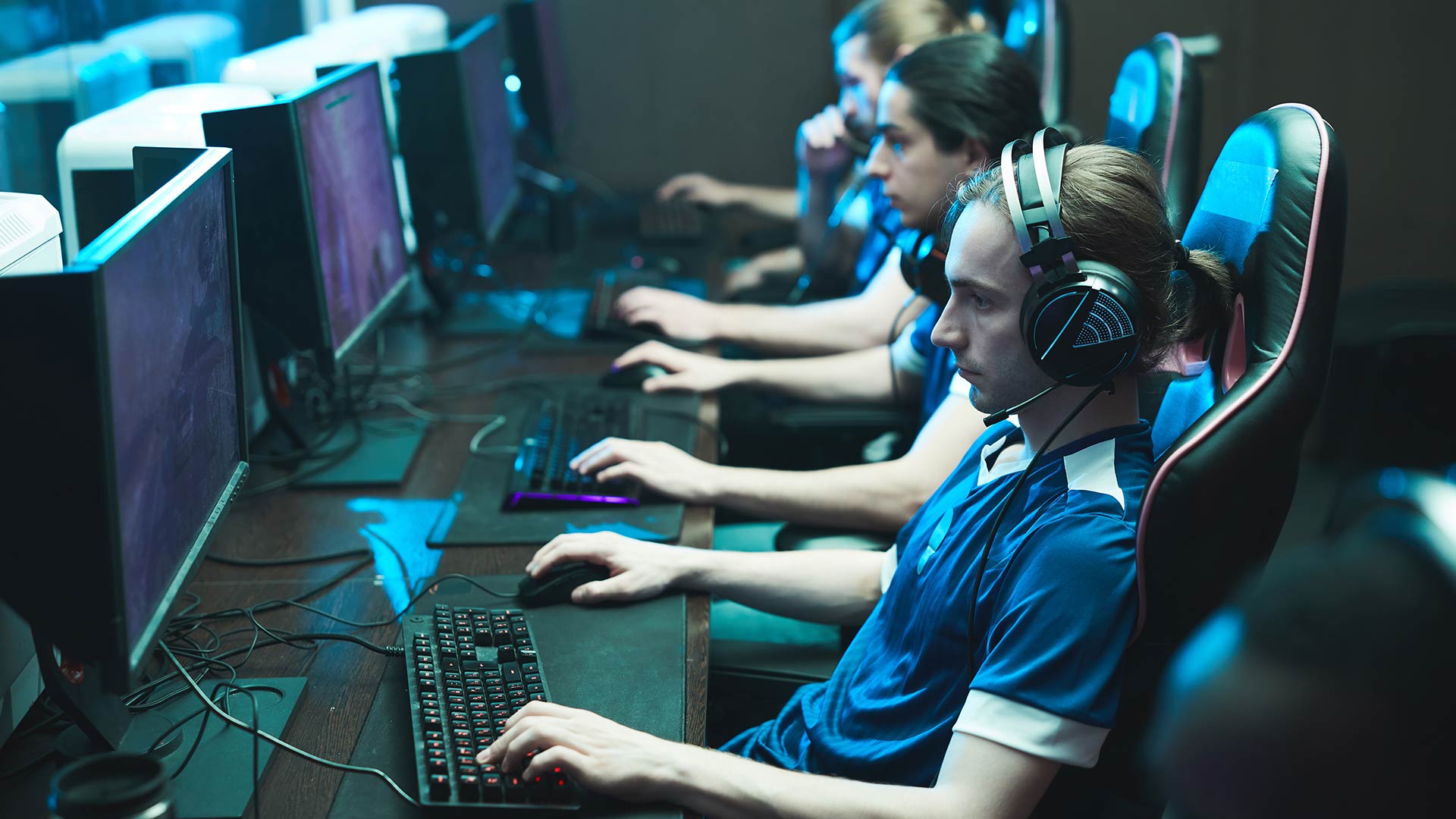 How can you make money with esports?